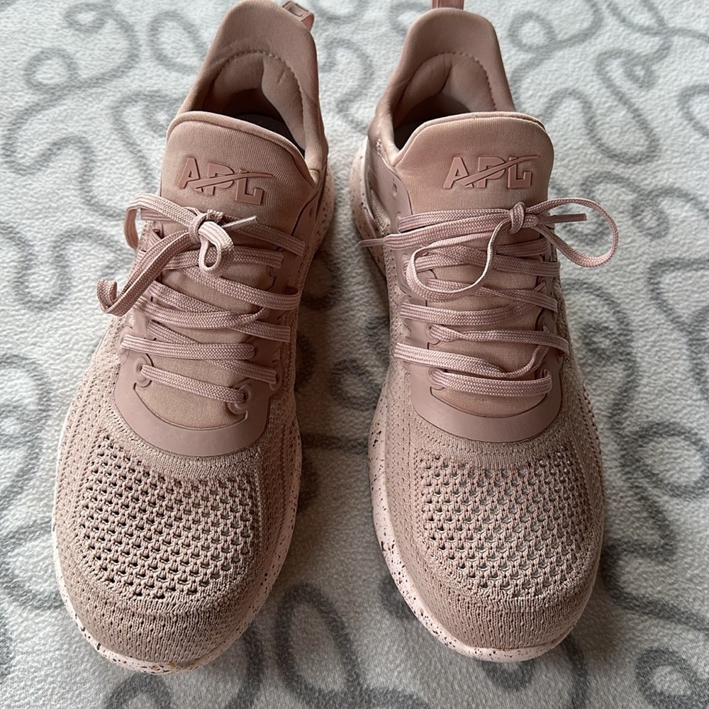 NWOT APL Techloom Tracer Sneakers in Rose Dust - Picture 3 of 9